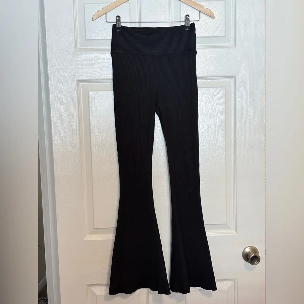 NWOT Year of Ours Black Ribbed Flared Leggings Small